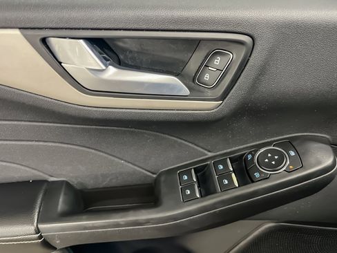 Used 2022 Ford Escape SEL image 11