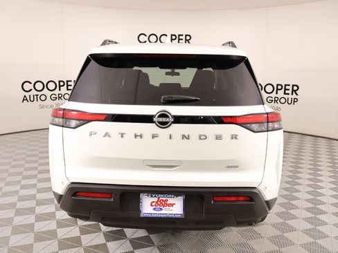 Used 2025 Nissan Pathfinder SV image 22