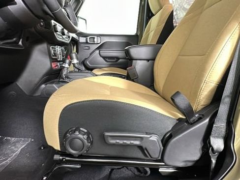 New 2026 Jeep Gladiator Sport AWD/4WD image 18