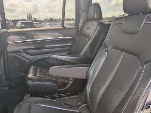 Used 2025 Jeep Grand Cherokee L Limited w/ Black Appearance Package RWD image 20