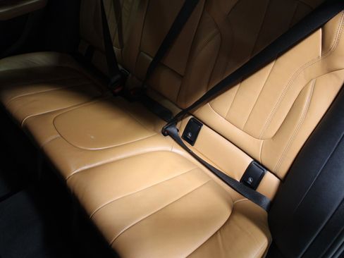 Used 2022 BMW X6 xDrive40i w/ M Sport Package image 14