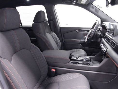 Certified 2025 Honda Pilot Sport image 14