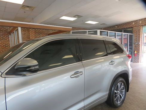 Used 2018 Toyota Highlander XLE AWD/4WD image 80