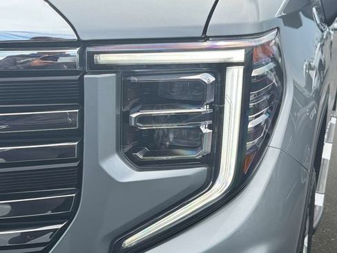 Used 2024 GMC Sierra 1500 SLT w/ SLT Premium Plus Package AWD/4WD image 9