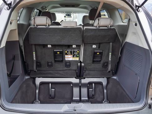 Used 2024 Toyota Sienna LE image 14