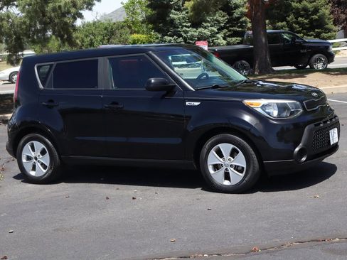 Used 2016 Kia Soul FWD image 2