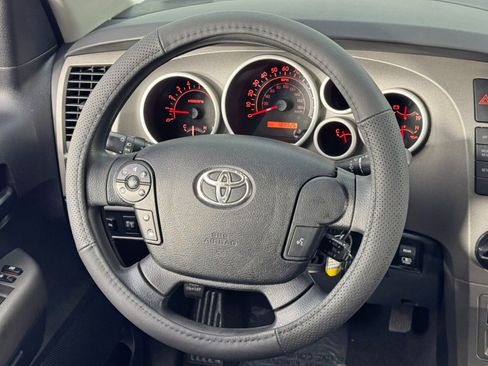 Used 2010 Toyota Tundra w/ SR5 Package image 18