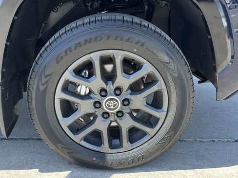 Used 2024 Toyota Tundra Platinum image 33