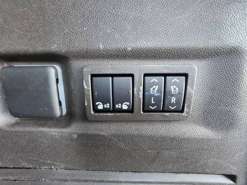 Used 2021 GMC Yukon XL Denali w/ Denali Premium Package image 12