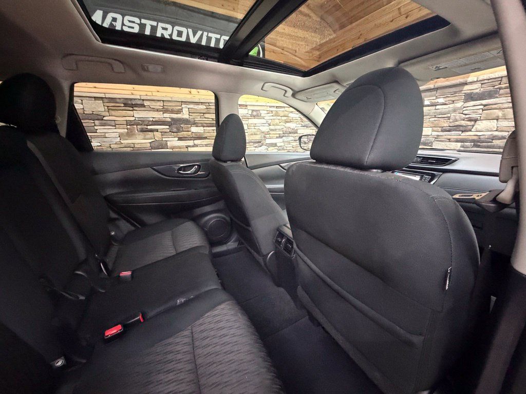 Used 2017 Nissan Rogue SV AWD/4WD image 46