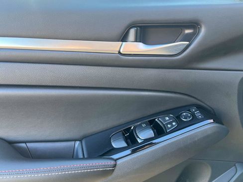 Used 2024 Nissan Altima 2.0 SR image 17