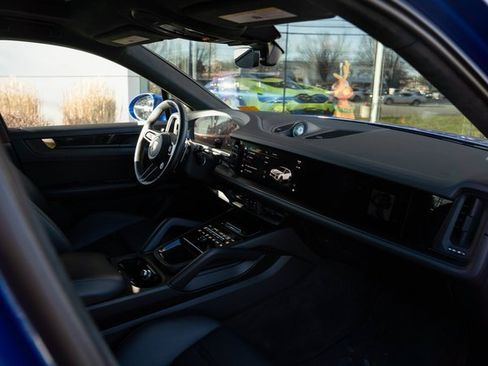 Used 2025 Porsche Cayenne GTS image 23