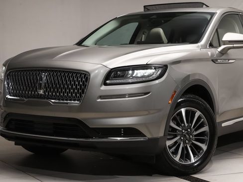 Used 2023 Lincoln Nautilus Reserve w/ Luxury Package AWD/4WD image 2