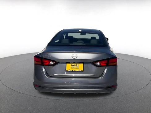 Used 2025 Nissan Altima 2.5 SV FWD image 11