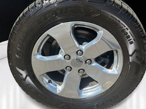 Used 2013 Jeep Grand Cherokee Overland Summit AWD/4WD image 11