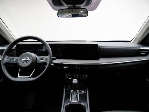 Used 2025 Nissan Kicks SV FWD image 16