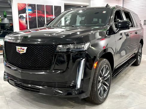 Used 2023 Cadillac Escalade ESV Sport image 3