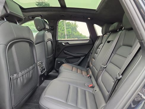 Used 2021 Porsche Macan Turbo AWD/4WD image 10