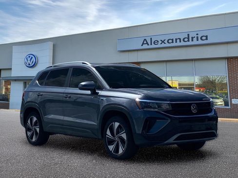 Certified 2023 Volkswagen Taos SE w/ Panoramic Sunroof Package AWD/4WD image 1