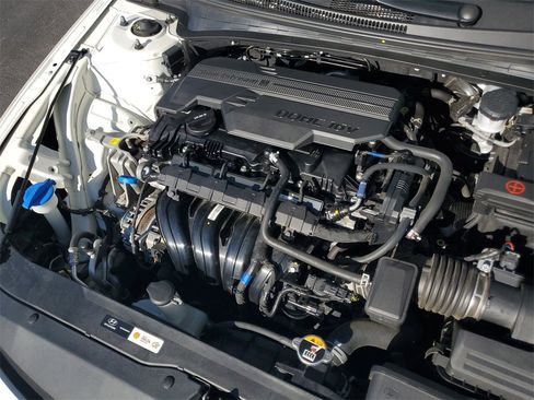 Certified 2025 Hyundai Elantra SEL image 9