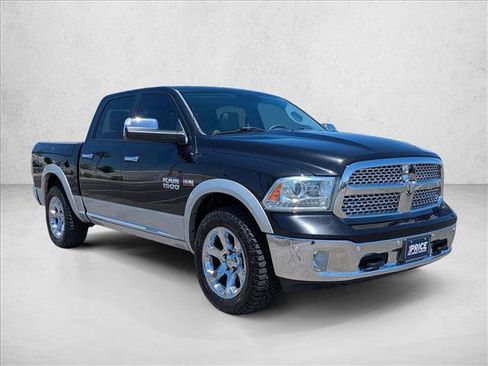 Used 2016 RAM 1500 Laramie w/ Convenience Group AWD/4WD image 3