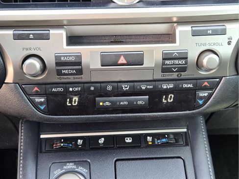 Used 2018 Lexus ES 350 w/ Luxury Package w/Wood Trim FWD image 17