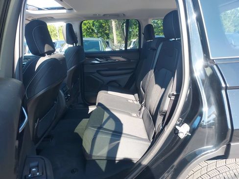 Used 2023 Jeep Grand Cherokee Laredo w/ Luxury Tech Group I AWD/4WD image 29