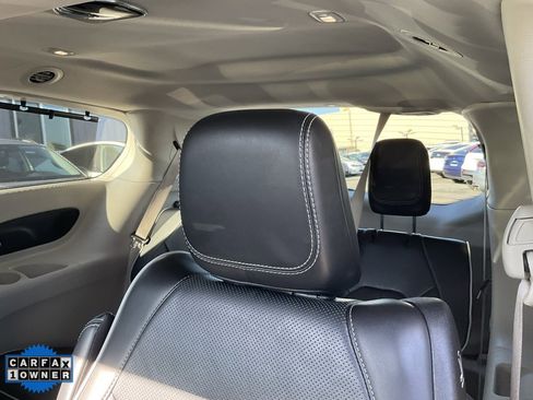 Used 2022 Chrysler Pacifica Limited w/ Uconnect Theater Family Group image 31