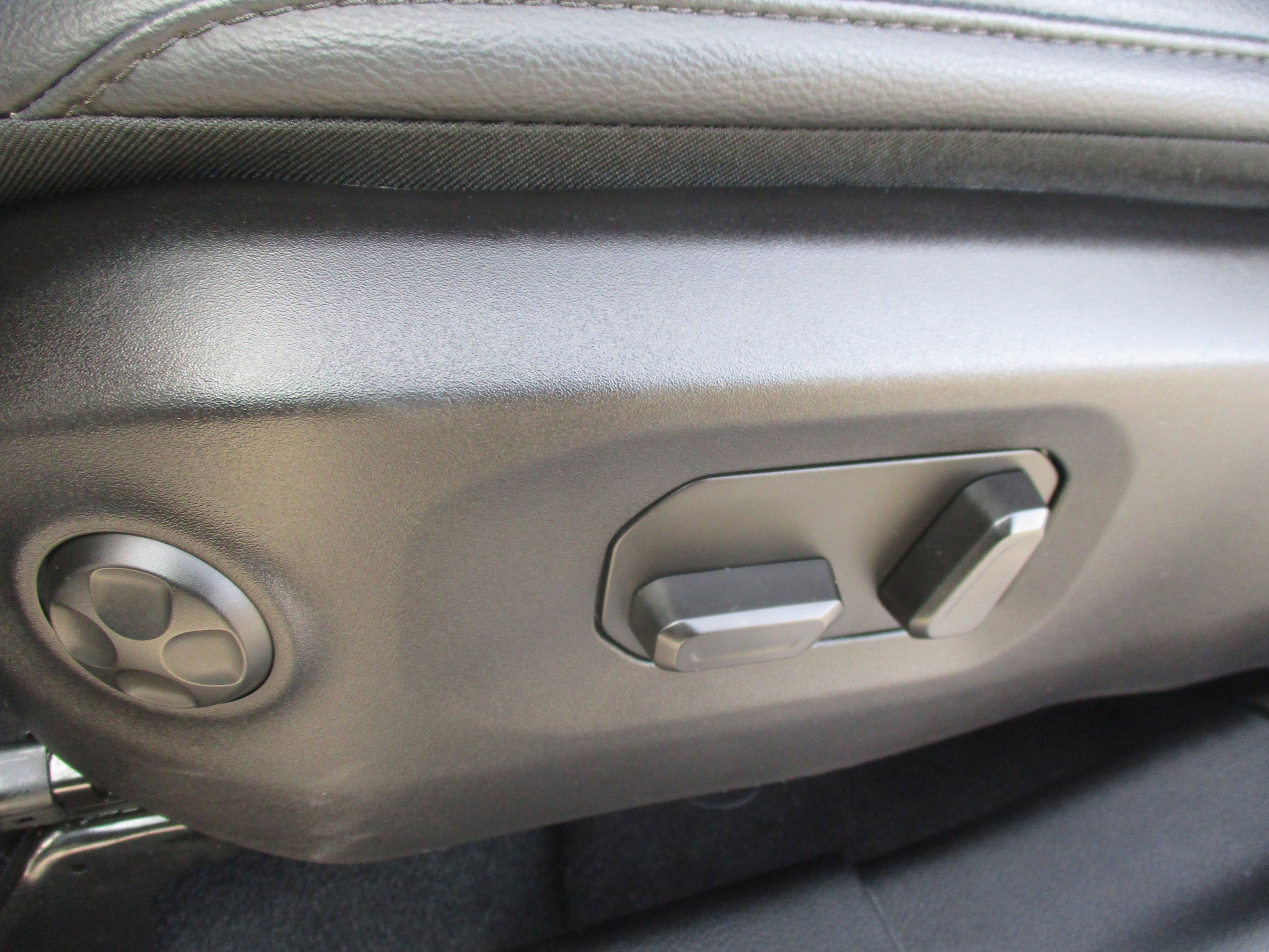 Used 2024 Jeep Wrangler Unlimited Sahara AWD/4WD image 34