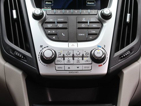Used 2017 Chevrolet Equinox LS FWD image 16