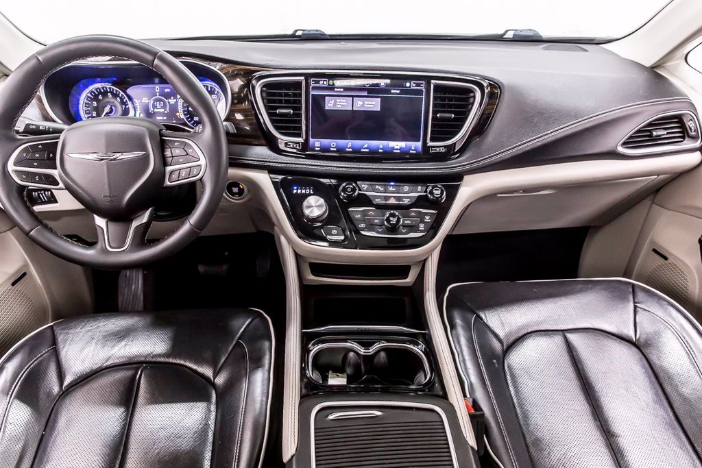 Used 2022 Chrysler Pacifica Limited FWD image 17