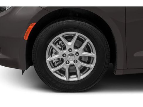 Used 2020 Chrysler Pacifica Touring w/ Advanced Safetytec Group FWD image 14