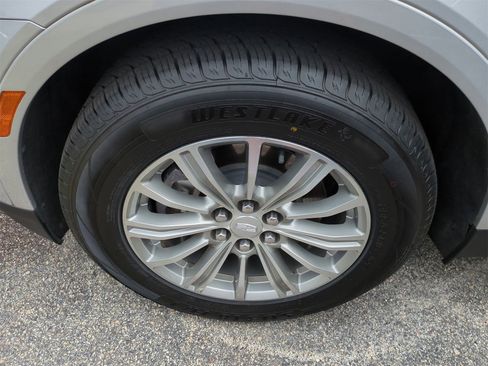 Certified 2018 Cadillac XT5 Luxury w/ Driver Awareness Package image 10