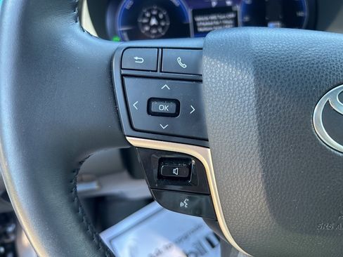 Used 2023 Toyota Crown XLE image 24