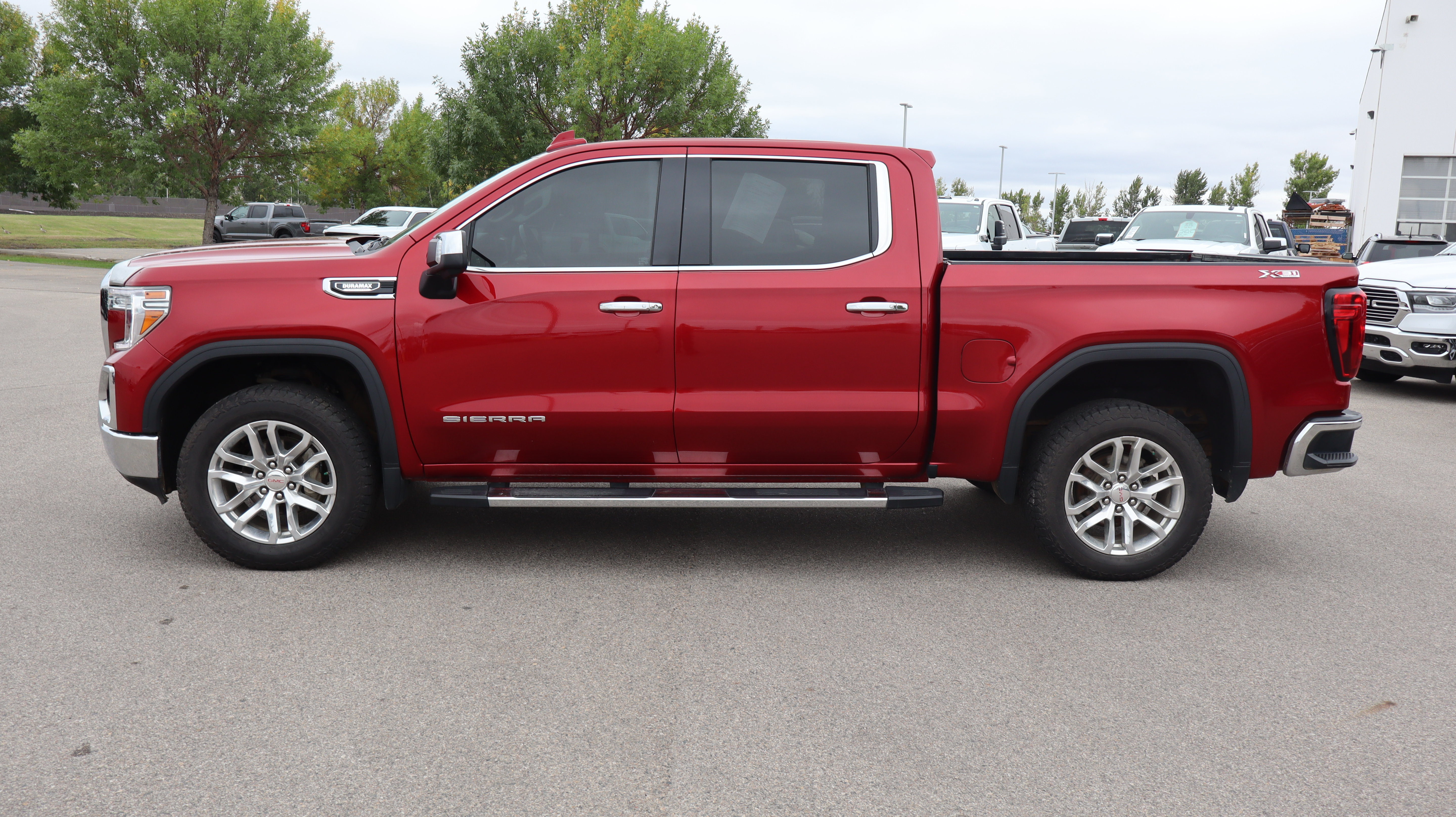 Used 2021 GMC Sierra 1500 SLT AWD/4WD image 4