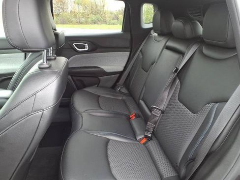 Used 2024 Jeep Compass Latitude AWD/4WD image 9