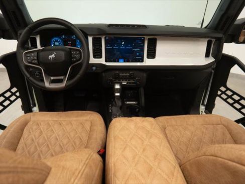 Used 2025 Ford Bronco Badlands AWD/4WD image 2