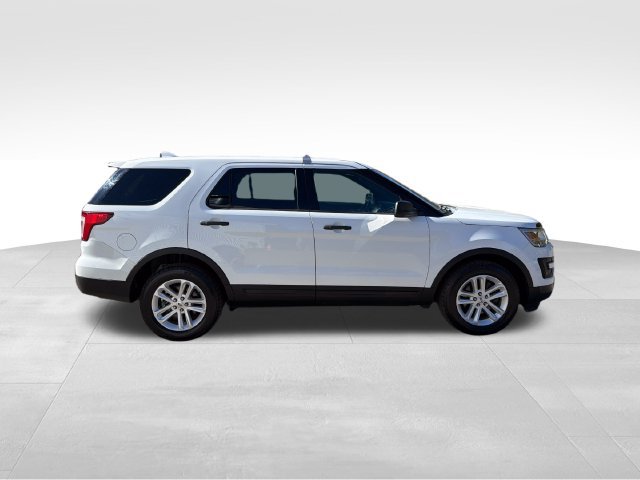 Used 2017 Ford Explorer 4WD image 2