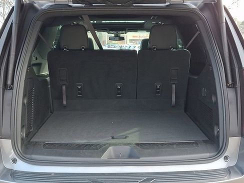 Used 2021 Chevrolet Suburban LT image 38