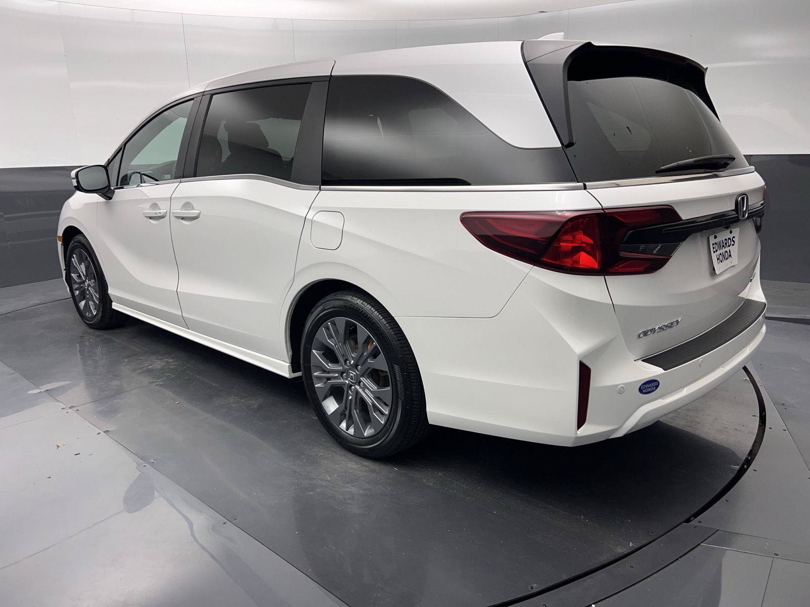 Certified 2026 Honda Odyssey Touring image 5