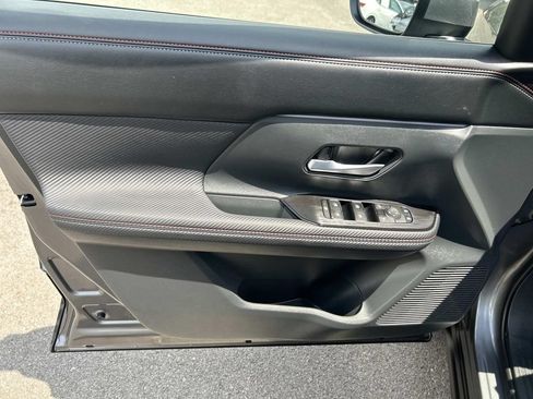 Used 2025 Nissan Kicks SR FWD image 27