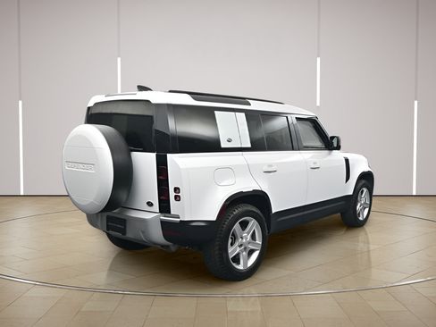Used 2020 Land Rover Defender 110 SE AWD/4WD image 23