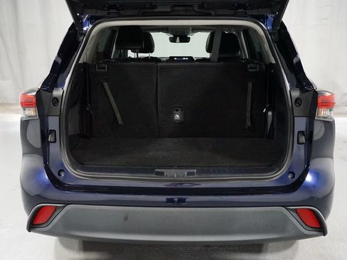 Used 2021 Toyota Highlander XLE FWD image 35