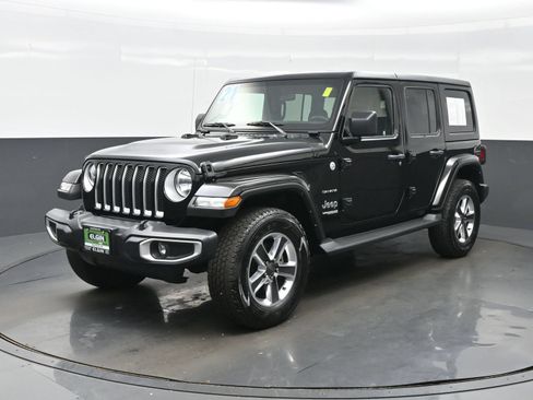 Used 2021 Jeep Wrangler Unlimited Sahara w/ Cold Weather Group AWD/4WD image 2