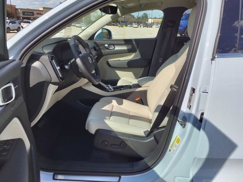 Certified 2025 Volvo XC40 B5 Ultra w/ Climate Package image 10