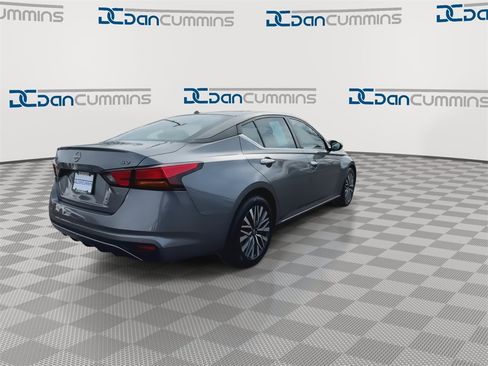 Used 2023 Nissan Altima 2.5 SV image 8