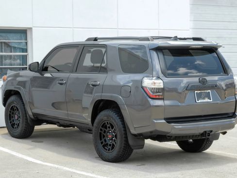 Used 2018 Toyota 4Runner TRD Off-Road Premium AWD/4WD image 11