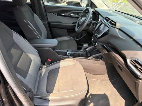 Used 2022 Chevrolet TrailBlazer LT w/ Convenience Package AWD/4WD image 12