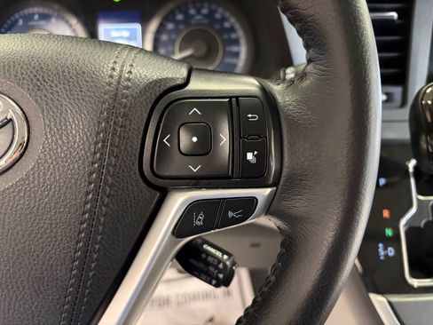 Used 2020 Toyota Sienna XLE Premium AWD/4WD image 17