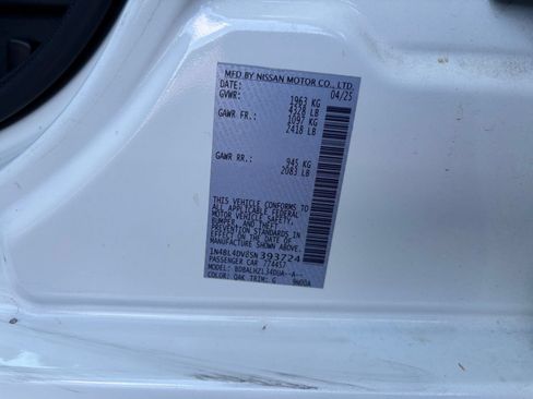 Used 2025 Nissan Altima 2.5 SV FWD image 29